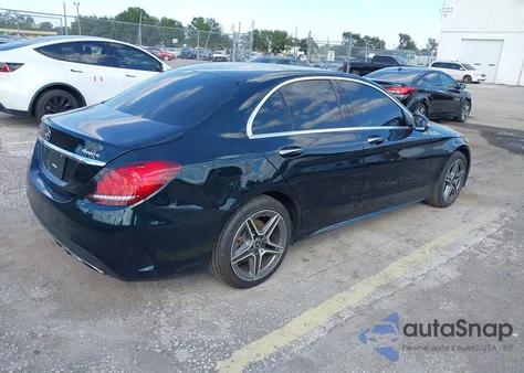 2019 Mercedes-Benz C 300 4Matic z USA, uszkodzony, nr VIN 55SWF8EBXKU319460